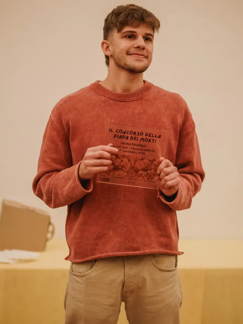 Simone Spotti con il diploma — 1° classificato Piada dei Morti 2025